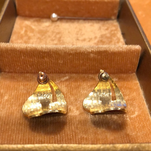 Vintage Red/Gold Floral Stud Back Earrings - Picture 5 of 7